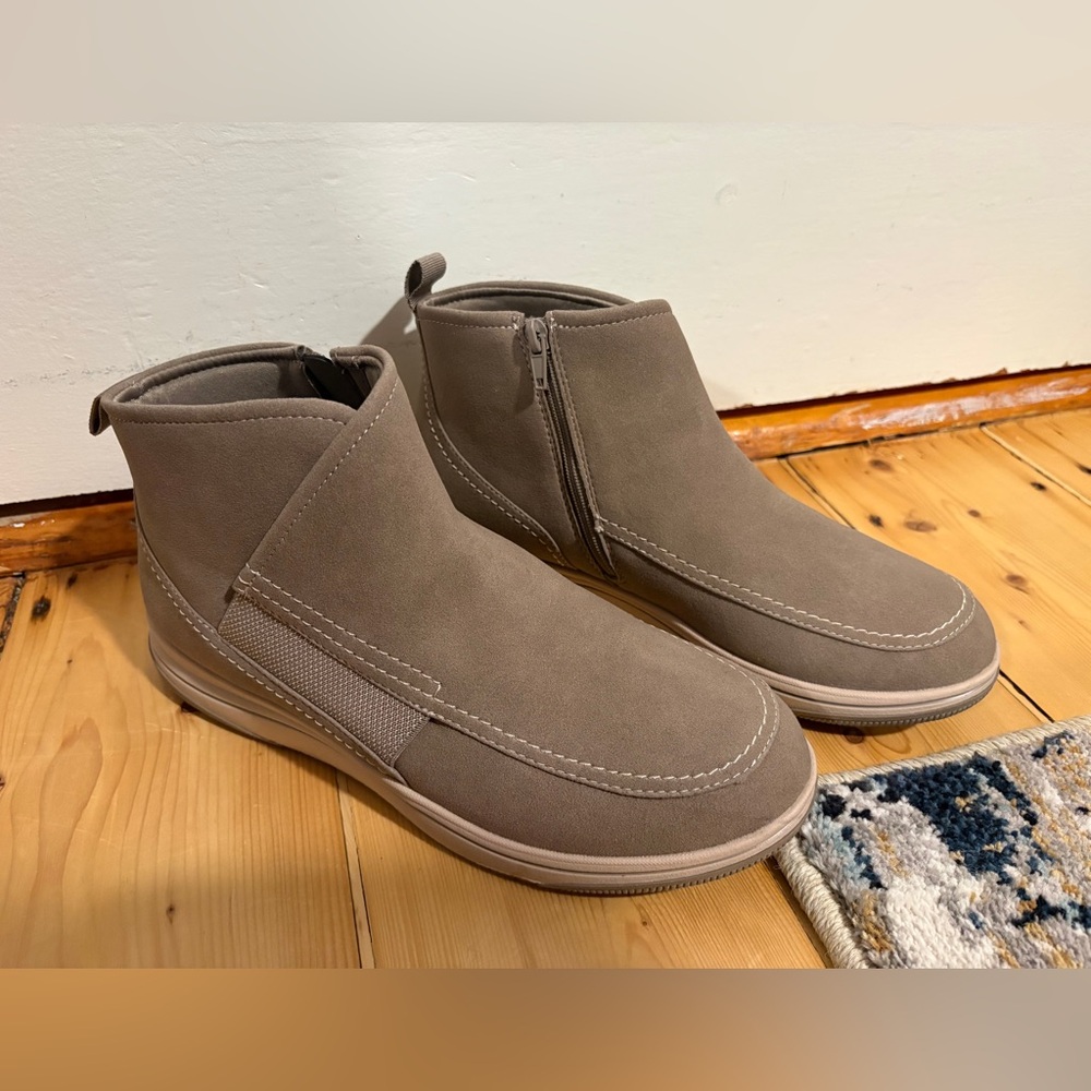 Clarks Women’s Cloudsteppers Breeze Cora Tan Boots
